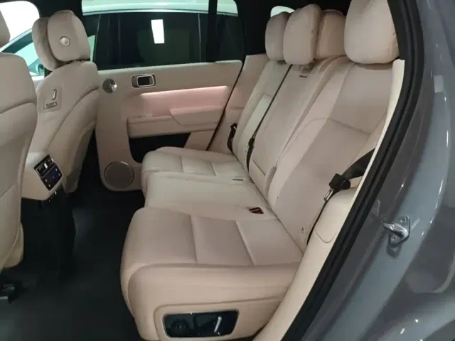 Li Auto L7 — Фото автомобиля 16