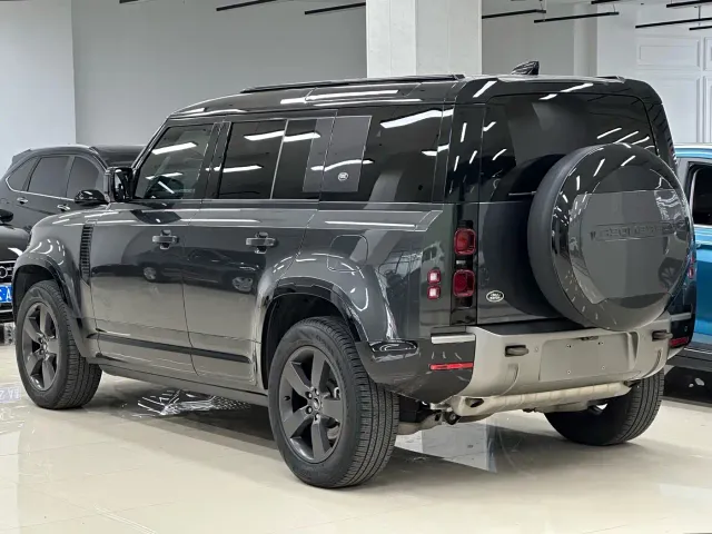 Land Rover Defender — Фото автомобиля 22