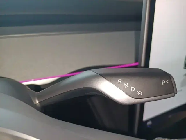 Tesla Model Y — Фото автомобиля 13