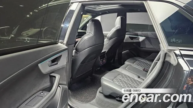 Audi Q8 50 TDI quattro Premium — Фото автомобиля 13