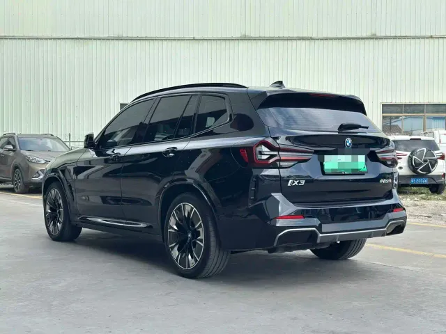 BMW iX3 — Фото автомобиля 2