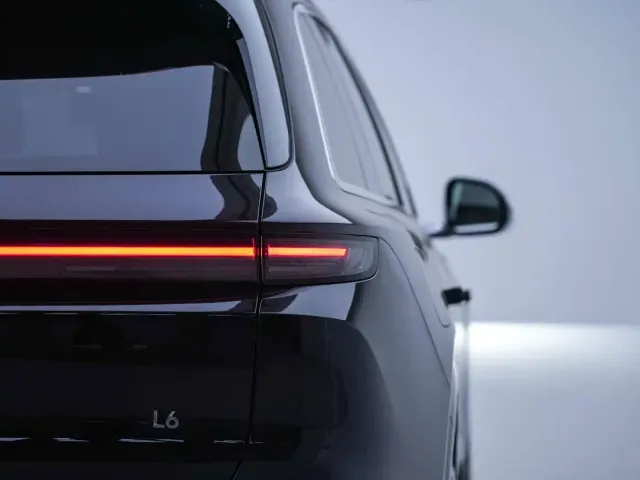 Li Auto Li Auto L6 2025 Pro Smart Renewal Edition — Фото автомобиля 16