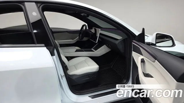 Tesla Model Y — Фото автомобиля 17