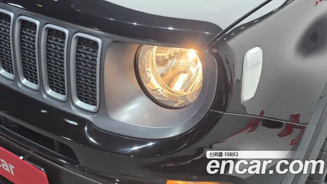 Jeep Renegade — Фото автомобиля 21