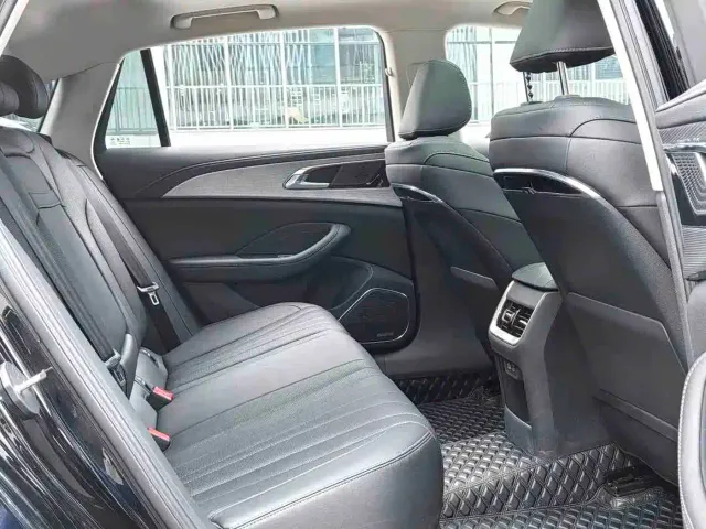 Hongqi H5 — Фото автомобиля 10