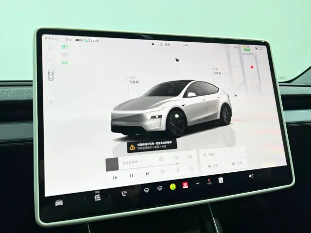 Tesla Model Y — Фото автомобиля 16