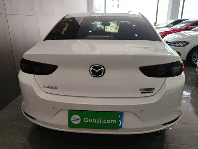 Mazda Axela — Фото автомобиля 5