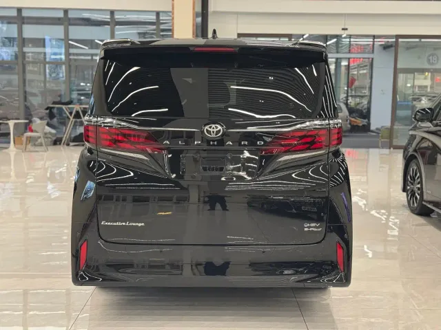 Toyota Alphard — Фото автомобиля 9