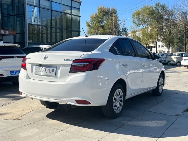 Toyota Vios — Фото автомобиля 5