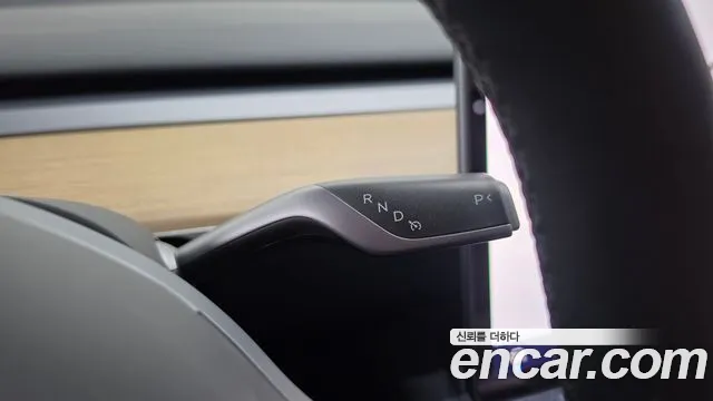 Tesla Model Y — Фото автомобиля 11