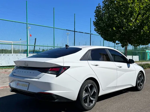 Hyundai Elantra — Фото автомобиля 6