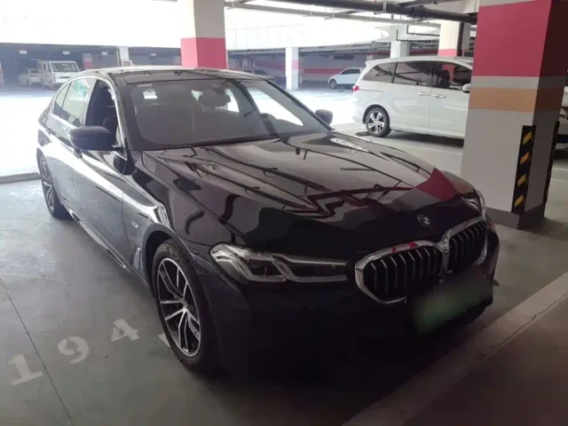 BMW 5 Series — Фото автомобиля 3