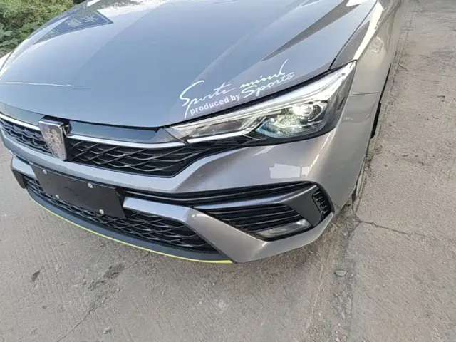 Roewe i5 — Фото автомобиля 23