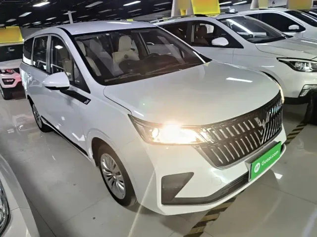 Wuling Jiachen — Фото автомобиля 3
