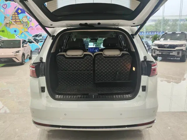 BYD Song MAX — Фото автомобиля 16