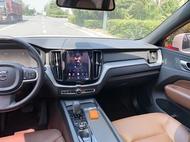 Volvo XC60 — Фото автомобиля 17