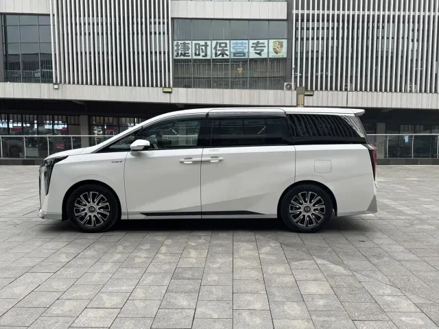 GAC Trumpchi E9 — Фото автомобиля 8