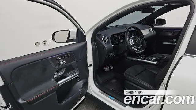 Mercedes-Benz EQA — Фото автомобиля 10