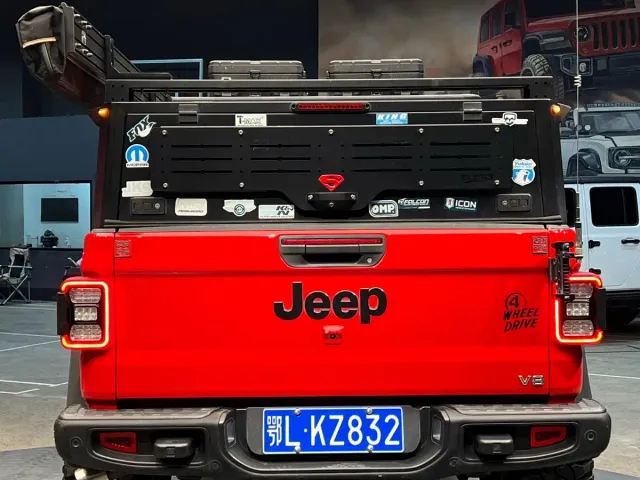 Jeep Gladiator 2022 3.6L Pioneer Edition — Фото автомобиля 4