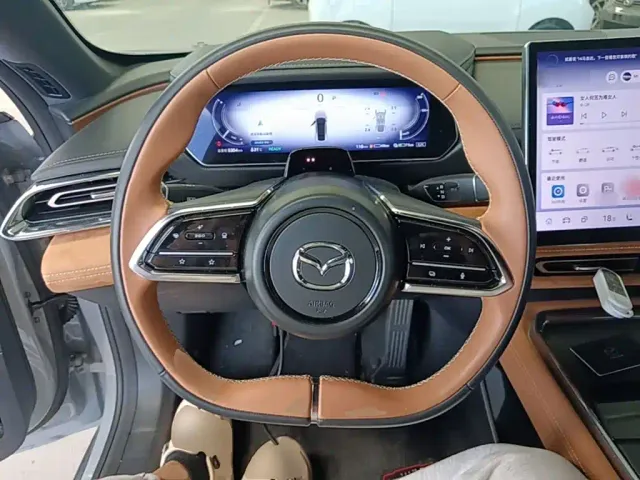 Mazda EZ-6 — Фото автомобиля 10