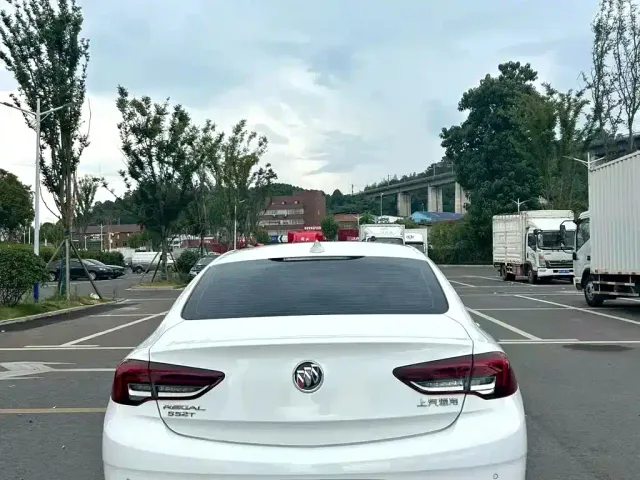 Buick Regal — Фото автомобиля 7