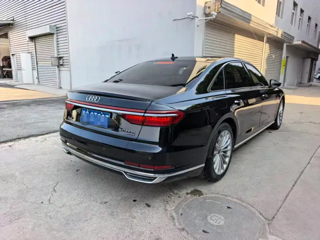 Audi A8 — Фото автомобиля 6