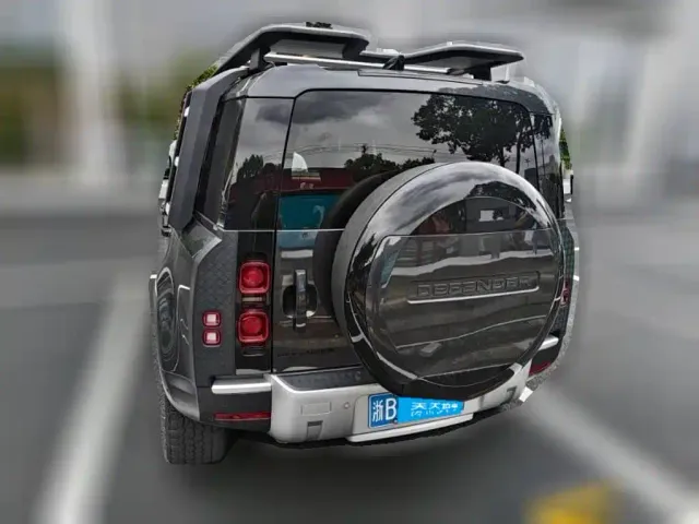 Land Rover Defender — Фото автомобиля 2