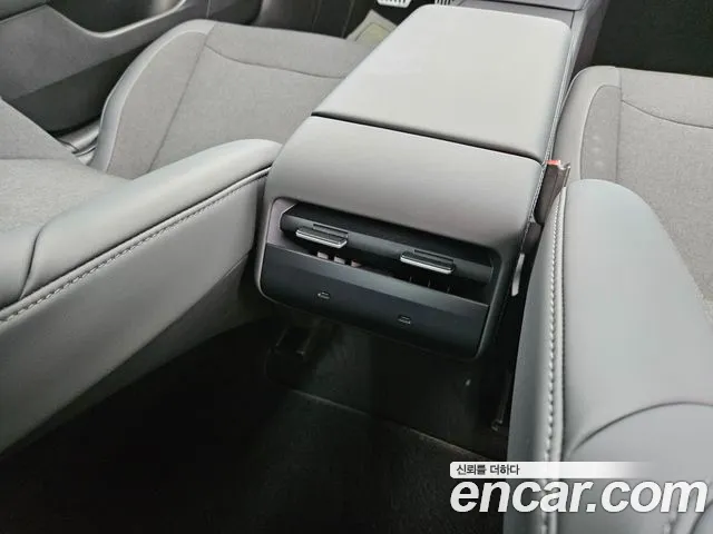 Tesla Model 3 — Фото автомобиля 16