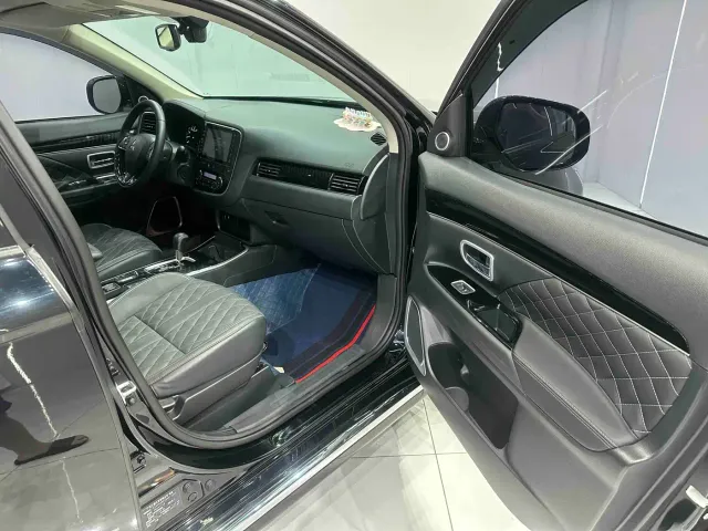 Mitsubishi Outlander — Фото автомобиля 18