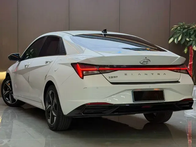 Hyundai Elantra — Фото автомобиля 4