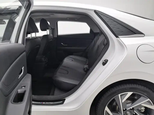 Hyundai Elantra — Фото автомобиля 15
