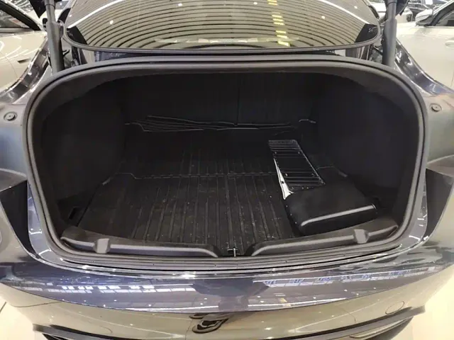 Tesla Model 3 — Фото автомобиля 18
