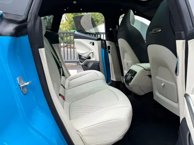 Aston Martin DBX — Фото автомобиля 13