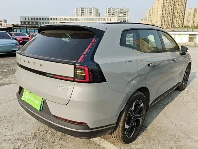 Volvo XC70 Plug-in Hybrid — Фото автомобиля 6