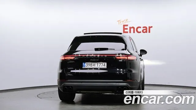 Porsche Cayenne — Фото автомобиля 4
