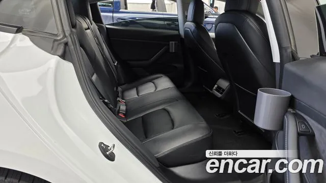 Tesla Model 3 — Фото автомобиля 11