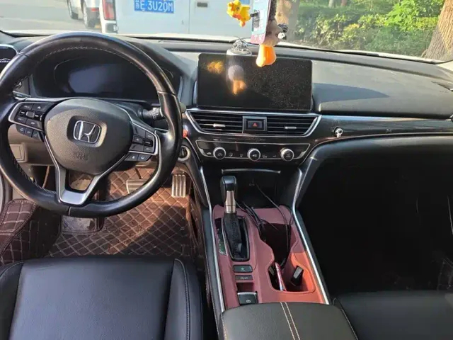 Honda Accord — Фото автомобиля 12
