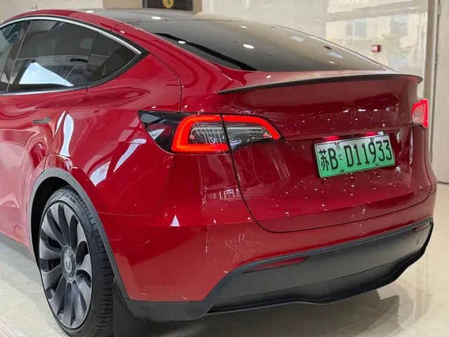 Tesla Model Y — Фото автомобиля 15
