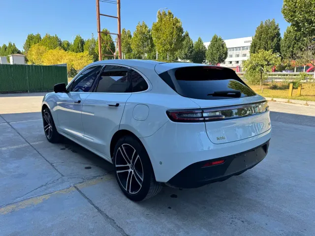 Aito M5 — Фото автомобиля 15