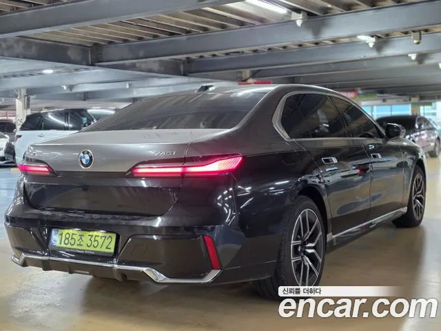 BMW 7-Series 7 серия (G70) 740i xDrive M Sport — Фото автомобиля 6