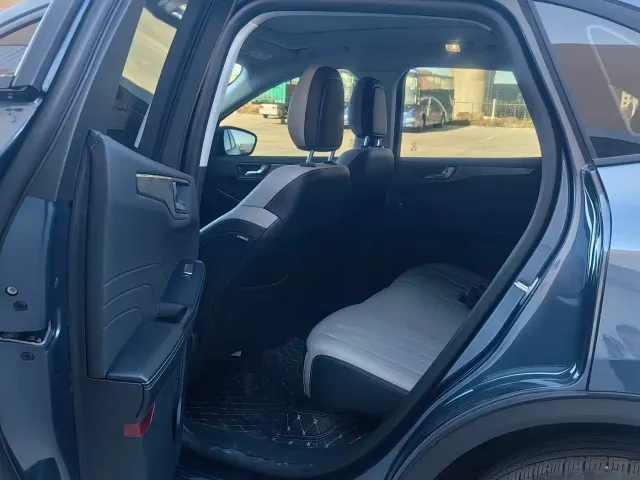 Ford Escape — Фото автомобиля 9
