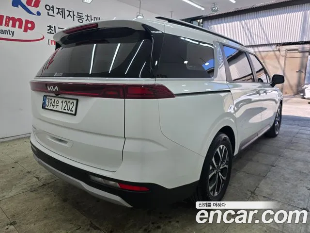 Kia Carnival Generation 4 — Фото автомобиля 4