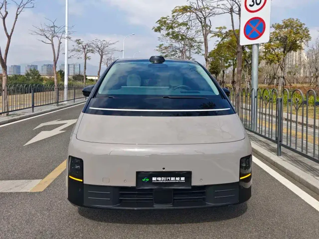 Li Auto MEGA — Фото автомобиля 2