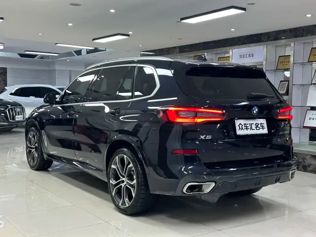 BMW BMW X5 2022 Facelift xDrive 40Li Premium M Sport Package — Фото автомобиля 4