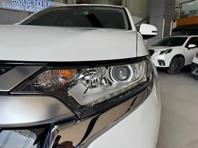 Mitsubishi Outlander — Фото автомобиля 8