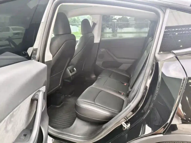 Tesla Model Y — Фото автомобиля 15