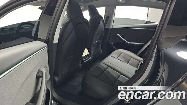 Tesla Model 3 — Фото автомобиля 17