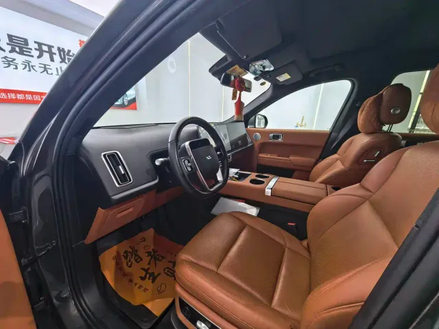 Li Auto L8 — Фото автомобиля 9