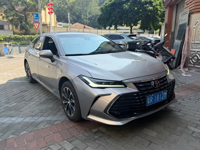 Toyota Avalon — Фото автомобиля 3