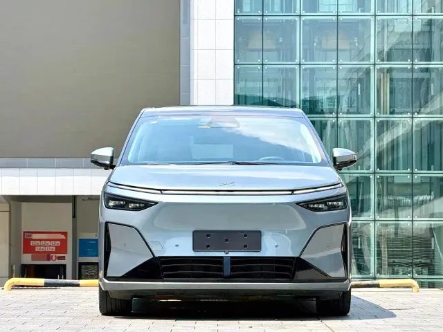 Xpeng X9 — Фото автомобиля 3